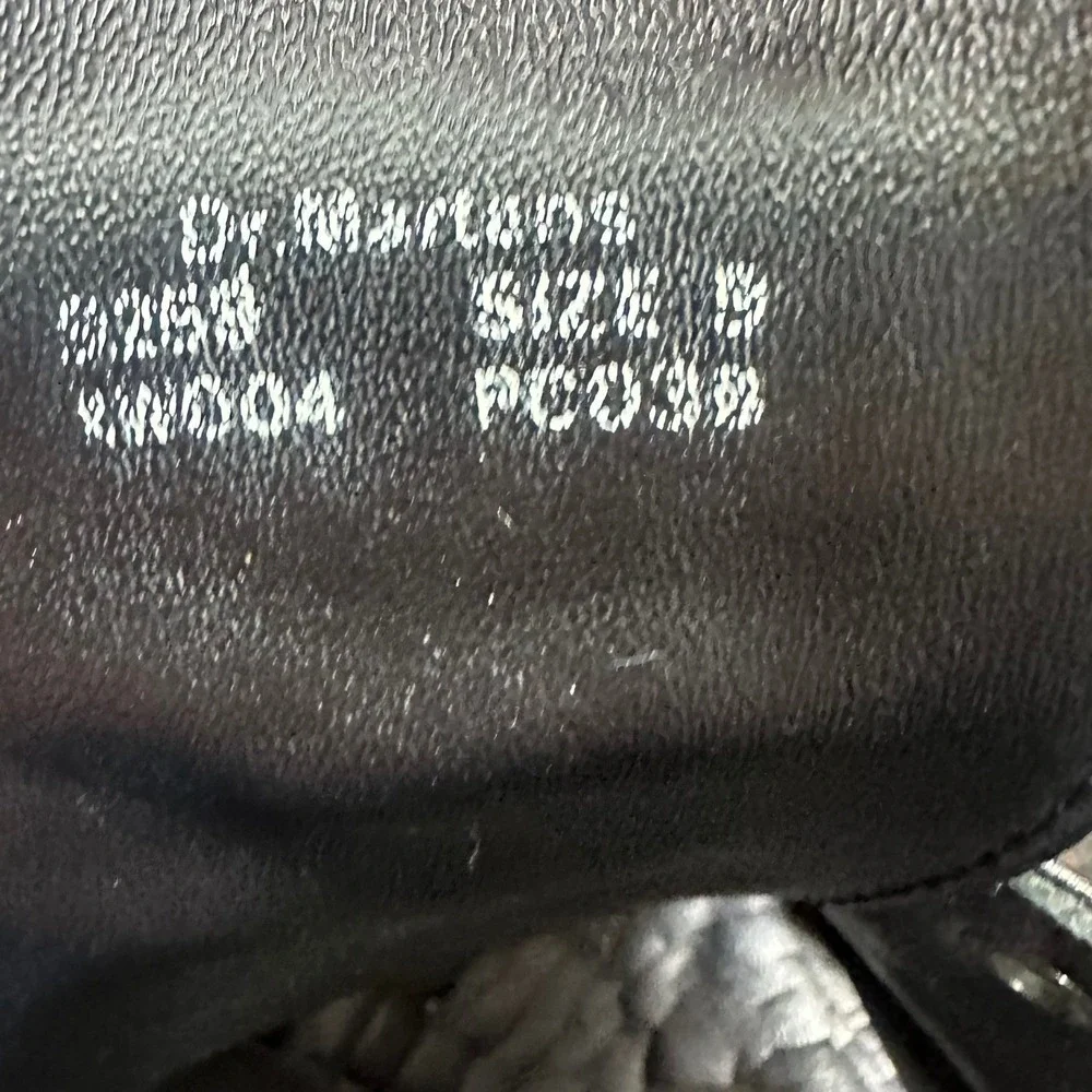 Dr Martens DM display picture 1